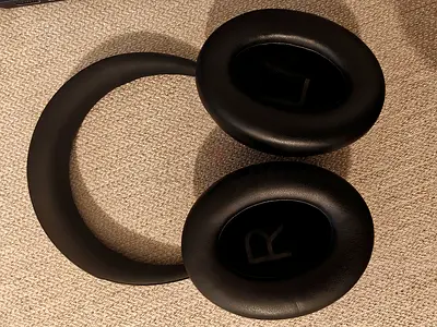 Bose Noise Cancelling Headphones 700 (Black) – Excellent Condition
