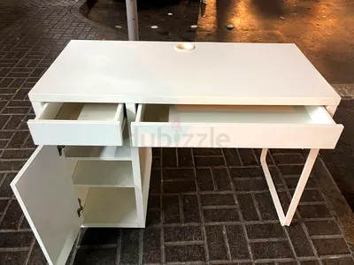 White Modern Study/Computer Desk with Drawers and Cabinet