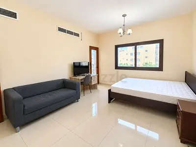 Big Room with washroom balcony  near metro