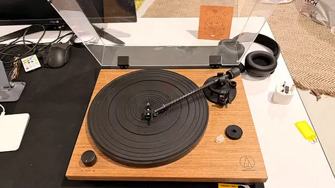 Audio-Technica AT-LPW40WN Walnut Turntable — Like New / Mint Condition (with Box)