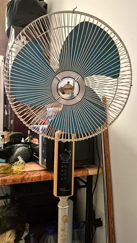 Standing oscillating fan - working, good condition table fan