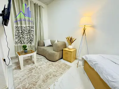 استديو VIP جديد بالكامل، أول ساكن، تكييف مركزي، موقع مميز خلف فندق الساج ومقابل نستو، مع سهولة الوصول لدبي والشارقة.