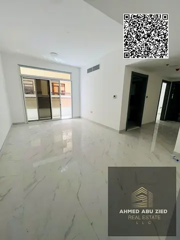 Commercial office for annual rent in Al Muwaihat 3, 1 room, living area, 2 bathrooms, suitable for all activities, 4 to 6 payments, cheque deposit,