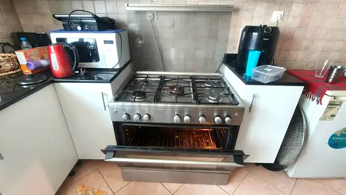 Stainless Steel 5-Burner Gas Cooker with Oven - Good Working Condition