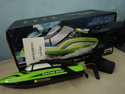 35 km+ Remote Control Racing Boat