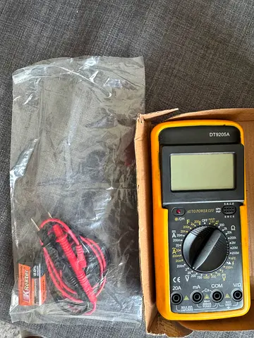 DT9205A Digital Multimeter with Test Leads