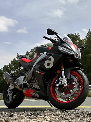 Aprilia RS660 2023 with Full Akra system