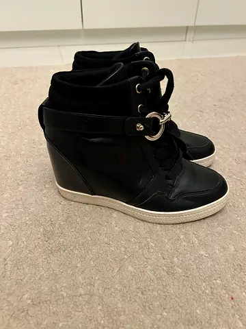Women ankle boots.