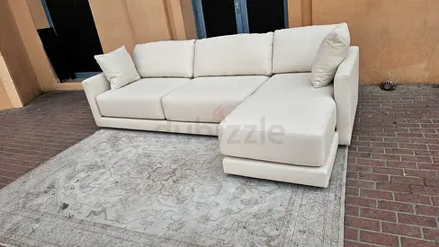 Top quality Crate&Barrel L Shape Sofa Beige Like new Condition