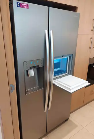 Daewoo Side-by-Side Refrigerator with Water Dispenser and Mini Bar neat clean