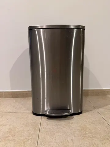 Stainless steel pedal bin