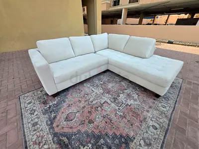 Selling luxury Natuzzi Lsahpe sofa like a new