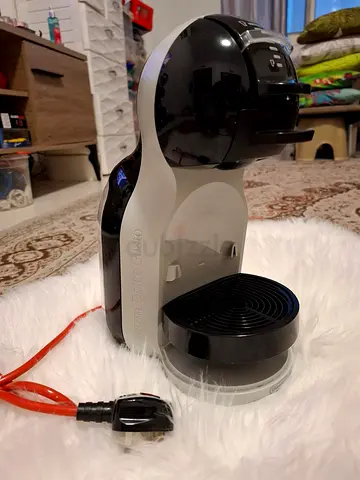 NESCAFÉ DOLCE GUSTO Mini Me Coffee Machine, black