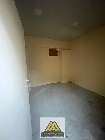 8-room Arab-style house, fully renovated and maintained; prime location in Al Nakheel, near the Ajman Corniche.