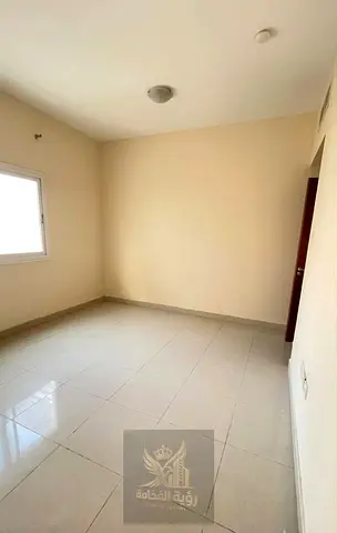 شقة غرفة وصالة للإيجار السنوي في منطقة الخان، مناسبة للسكن وموقعها قريب من الخدمات والمرافق الأساسية.