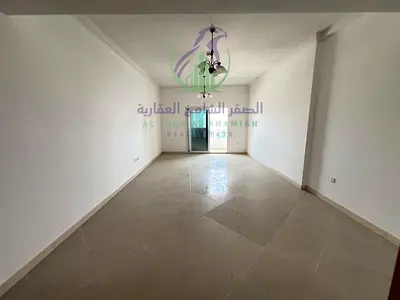 3 غرف وصالة بالتعاون، سكن عائلي، صالة مع بلكونة وإطلالة بحرية، غرفة ماستر، 3 حمامات، سعر مميز، 4 أو 6 شيكات، على مخرج دبي.