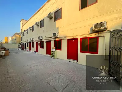 مجمع سكن عمال ومستودع للبيع في الجرف الصناعية 2 دخل سنوي مليون درهم بمساحة 10000 قدم