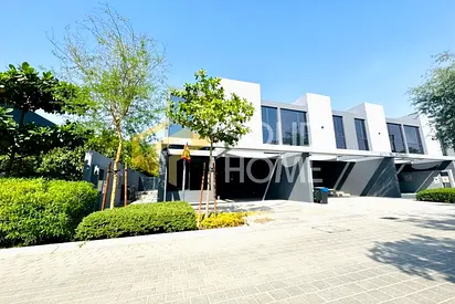 Elegant Townhouse|Close to Pool|Ready to Move In