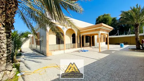 Spacious plot | Arabic design | Large indoor and outdoor areas | Maid's room | Large kitchen | Suit