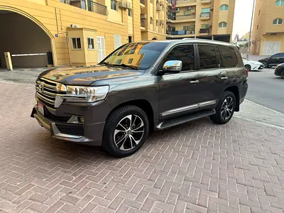 Pristine 2013 Toyota Land Cruiser GXR | GCC Specs | Well Maintained