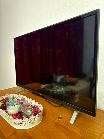 32-inch Samsung LED TV in good working condition