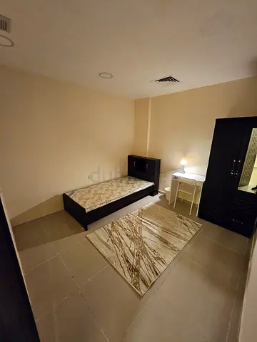 BIG PARTITION FOR SINGLE LADY ONLY NEAR MOE (NO MALES, NO COUPLES)