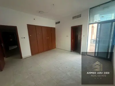 اكبر غرفتين وصاله للايجار السنوي بعجمان-تشطيبات ومساحات كبيره-2بلكونه-تكييف مركزي-صيانات كامله عل المالك-منطقه حيويه بالقرب من جميع الخدمات