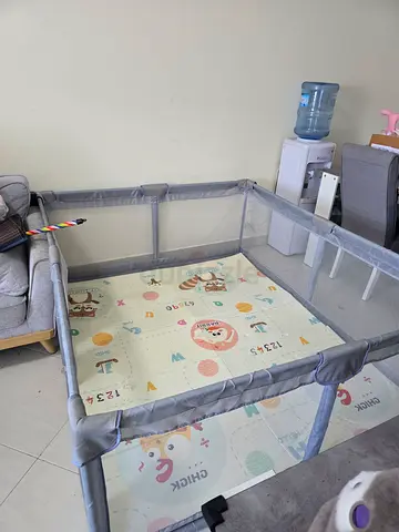 Large Baby Playpen / Play Yard with Mat - Good Condition