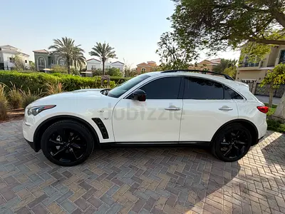 Infiniti QX70 Sport Luxury Plus 2017 | GCC Specs | Excellent Condition