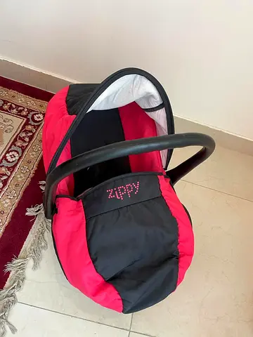 Infant car seat /Sharjah Al Majaz 3