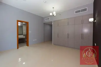 Larger Layout> Chiller Free>no ac bill. Family Residence> Prime Location