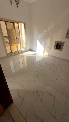 لا تفوّت أقوى عروض العالية! غرفة وصالة ببلكونة وتكييف مركزي بالقرب من مخرج دبي بسعر مميز  English: