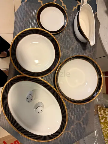 Elegant Porcelain Dinner Service for 12 - Black and Gold