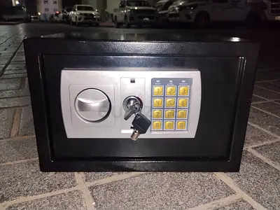 Small electronic hotel/home safe with key and keypad