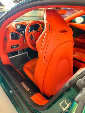 صورة 10 لـ 2022 Aston Martin DB12