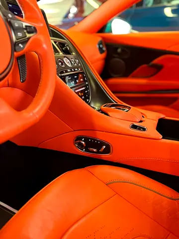 صورة 14 لـ 2022 Aston Martin DB12