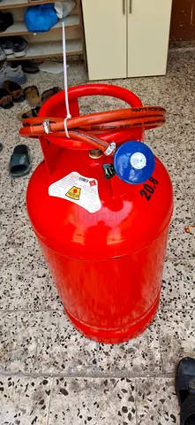 Dubai Emirates empty cylinder with regulator all new