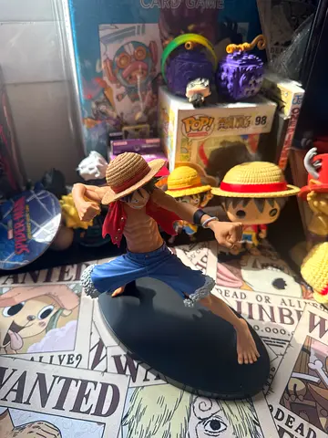 Cross Posing Monkey D. Luffy Figure