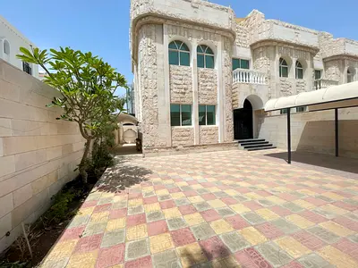 Spacious 5 Bedrooms Majlis hall Villa For Rent in Al Mushrif