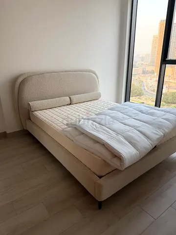 Double Size Bed (+mattress if needed)