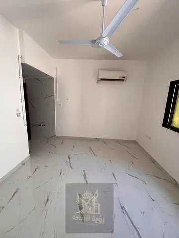 استوديو للإيجار السنوي في المجرّة، مناسب للعائلات أو العزاب. أول ساكن بعد التجديد، بتشطيبات جديدة ومميزة، مع باركينج ترابي. الإيجار السنوي: 17,000 دره