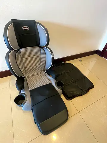 Chicco child car seat / booster seat in good condition including seat protection.