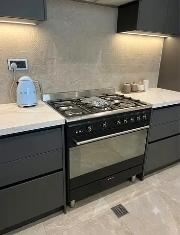 SMEG Dual-Fuel Cooking Range – Gas Hob & Electric Oven | Black | Excellent Condition