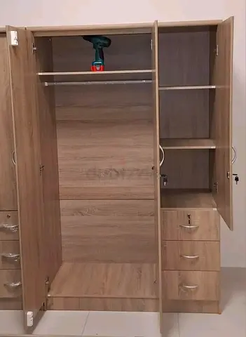 Brand new 3door wardrobe with out mirror