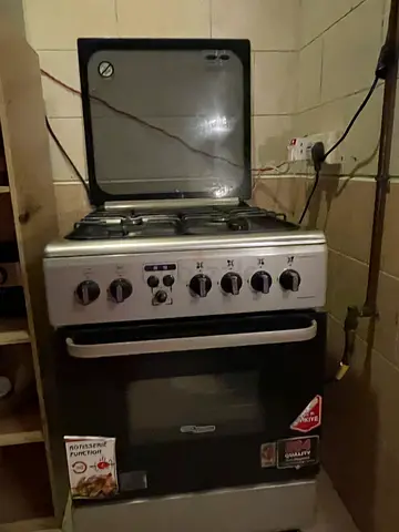 Used freestanding gas cooker with oven - good working condition
