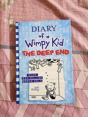 Diary of a Wimpy Kid: 5 books with Hardcover. Like new only