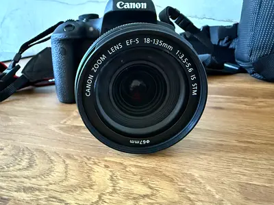 Canon EOS DSLR with EF-S 18-135mm IS STM Kit Lens (Good Condition)