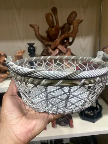 Decorative m fruit/bread basket -