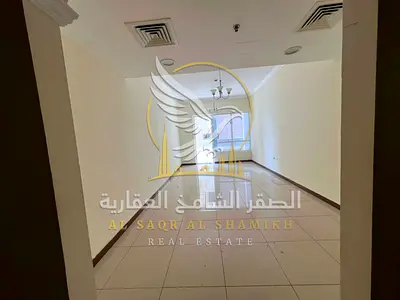شقة غرفتين وصالة للإيجار في القاسميه باركن مجاني جيم مجاني مساحات واسعه مع بلكون صيانه مجانيه قريبه علي جميع الخدمات سهل الوصول الي مخرج دبي