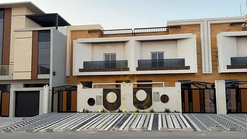 فيلا مميزة للبيع في الحليو 2 – موقع استراتيجي قريب من الشارع الرئيسي | طابقين | 4 غرف ماستر | حوش وجلسة خارجية | 1,250,000 درهم شامل رسوم التسجيل والت